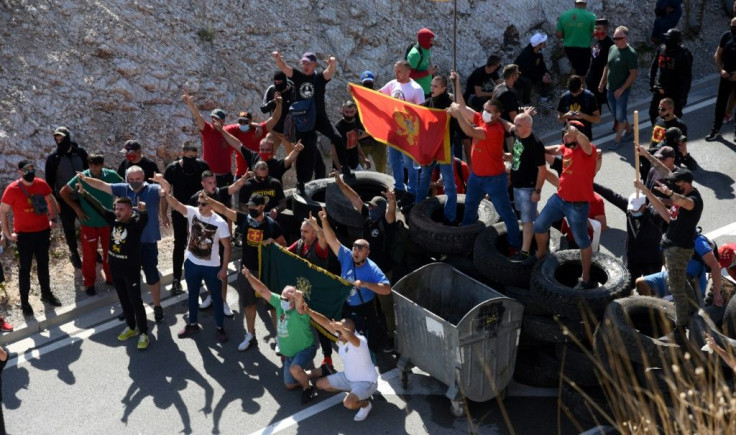 The protesters hope to prevent SPC leaders from entering into the monastery