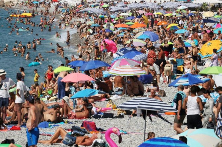 Visitors throng the Promenade des Anglais in Nice... but, Les Anglais didn't make it this year