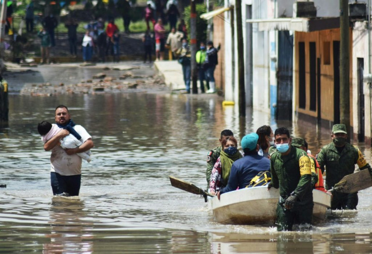 Members of the Mexican armed forces evacuate hospital patients in the flood-hit town of Tula