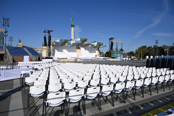 Rounding off his stay the pope will celebrate an open-air mass on Heroes square in Budapest