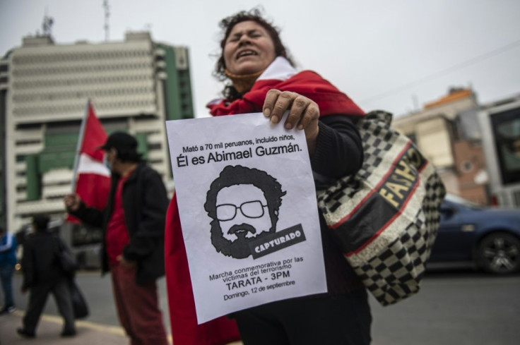 People outside Peru's Anti-Terrorism Direction (DIRCOTE) in Lima celebrate the death of imprisoned Shining Path leader Abimael Guzman