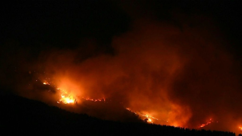 A huge fire has ravaged the forests in the Sierra Bermeja mountains in the southern Spanish province of Malaga, forcing mass evacuations, including to a sports centre set up to house evacuees from neighbouring towns.