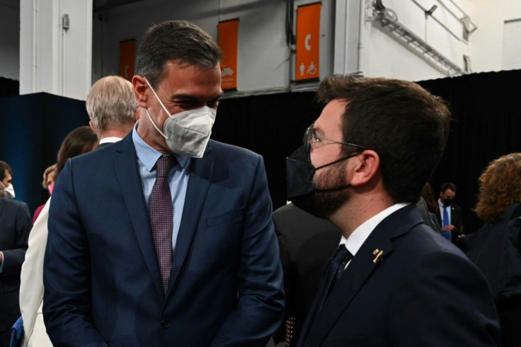 Spanish Prime Minister Pedro Sanchez (l) and Catalan leader Pere Aragones meeting last July. They will hold fresh talks on Wednesday but expectations are low