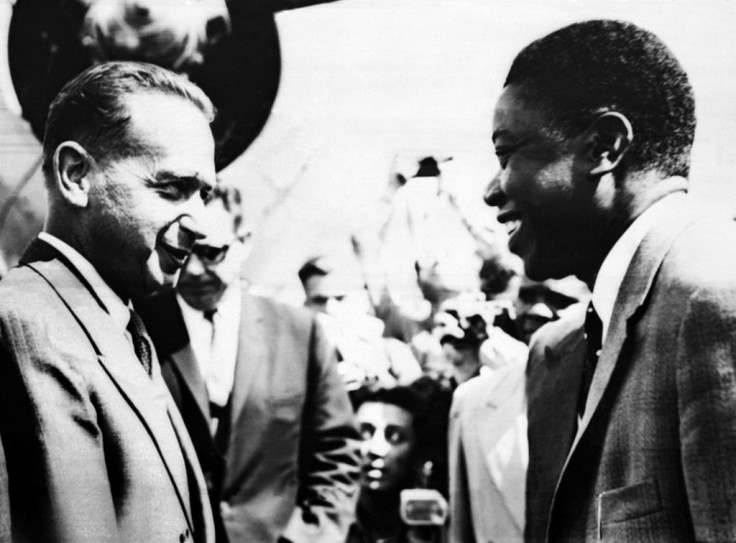 Hammarskjold (L) meets with the head of the State of Katanga Moise Tshombe in August 1961