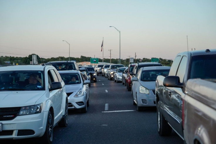 Cars line up on the Texas border at the Del Rio International Bridge -- which is closed temporarily due to the influx of migrants -- on September 17, 2021