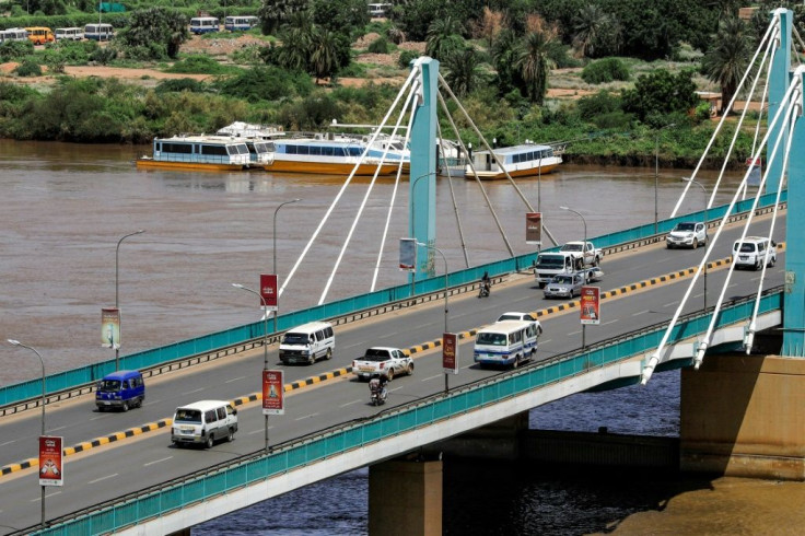 Traffic flows normally across the Mek Nimr Bridge linking Khartoum with Khartoum North, despite the reported coup attempt in the early hours