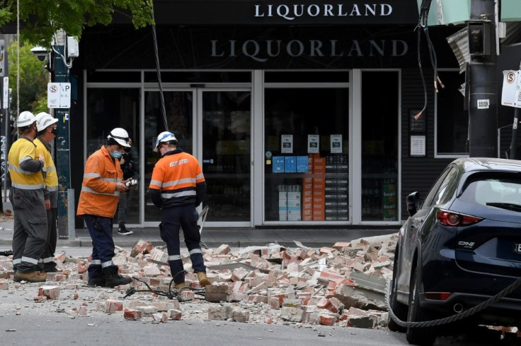 A shallow quake shook southeastern Australia, sending panicked residents running into the streets