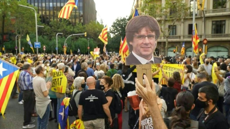 Several hundred pro-Catalan independence activists demonstrate in front of the Italian consulate in Barcelona