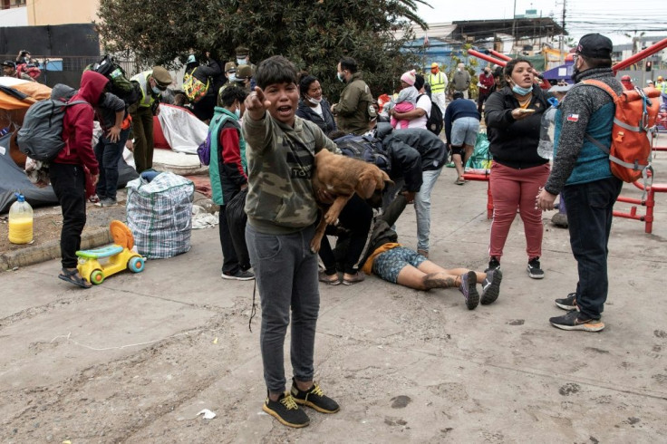 As police moved in to expel the migrants, some resisted. One injury and five arrests were reported
