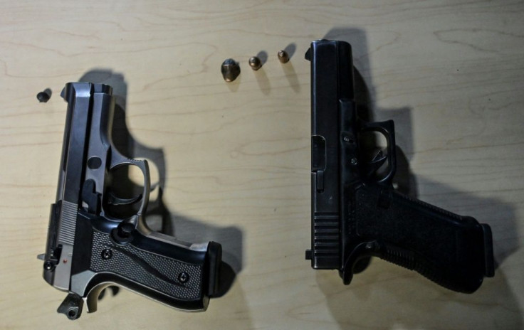 The government is working on a law to regulate imitation guns