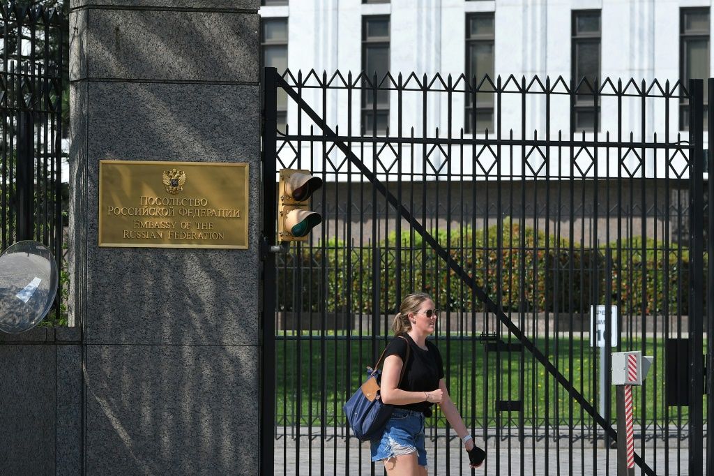 Us Senators Call To Expel Up To 300 Russian Diplomats Over Visas Ibtimes