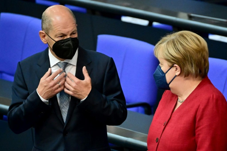 Scholz and Merkel at Germany's Bundestag in August