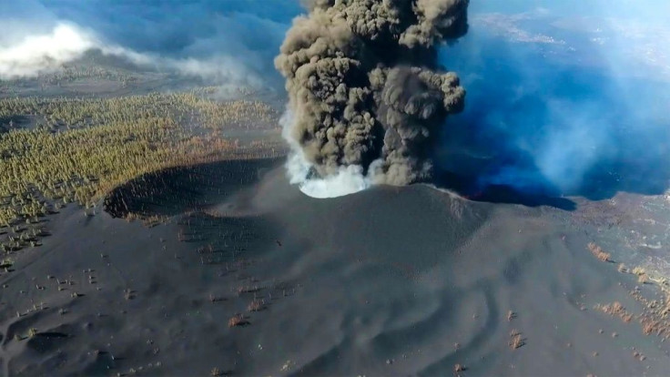 Banana producers on La Palma say the volcano's eruption is likely to cost the industry 'around 120 to 130 million euros'