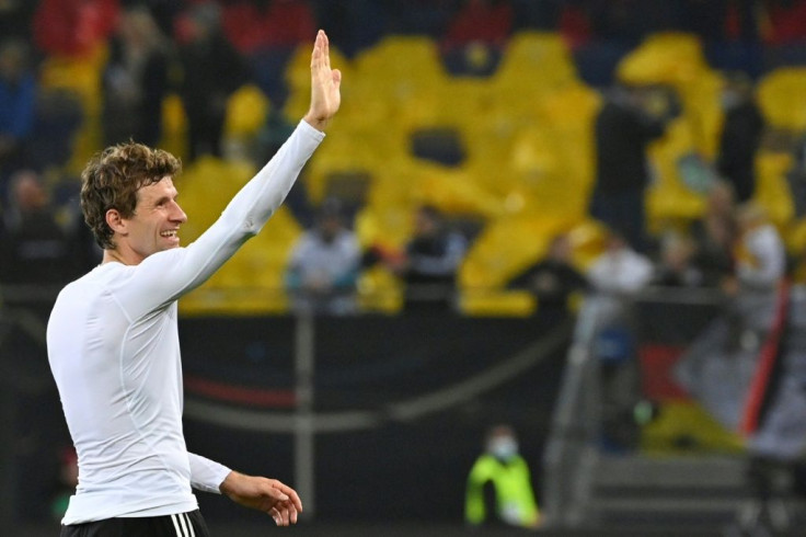 Late show star: Thomas Mueller acknowledges the fans