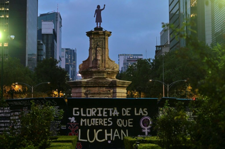 A statue in honor of "Women who fight" has been placed on a plinth in Mexico City where once stood the figure of Christopher Columbus