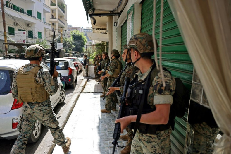 Lebanese troops take up position in Tayouneh, in the mainly Shiite southern suburbs of Beirut