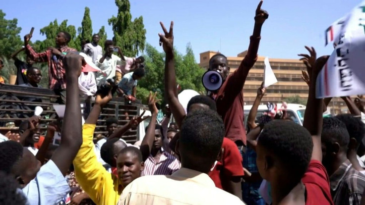 IMAGES  Hundreds of Sudanese gather in the capital Khartoum to call for the fall of the government that is supposed to lead the country to its first elections after 30 years of dictatorship, accusing it of having failed to pull them out of the political a