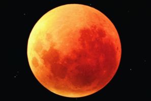 Scientists: Red lunar eclipse due to volcanic ashes