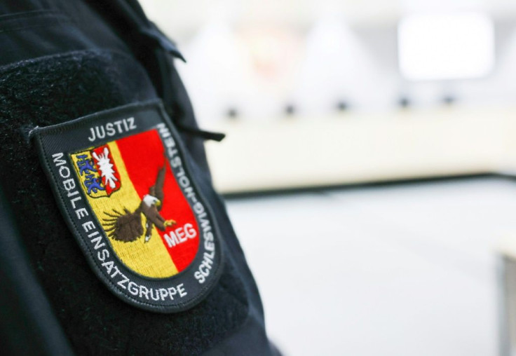 The defendant managed to evade police for several hours before being apprehended in the nearby city of Hamburg and temporarily held in custody by authorities