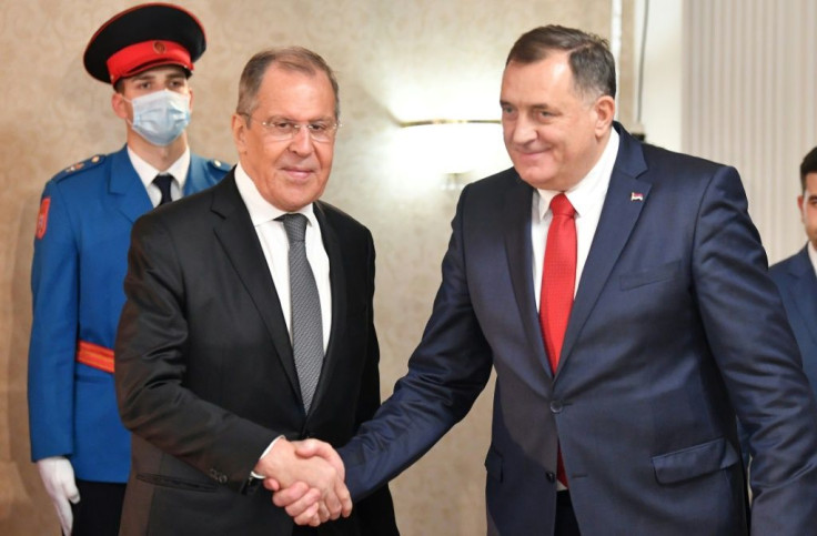 Russian Foreign Minister, Sergey Lavrov (l) shakes hands with Dodik after a meeting  in East Sarajevo last December