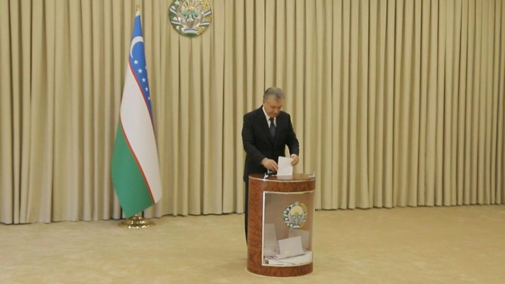 Uzbekistan: Incumbent Shavkat Mirziyoyev casts vote in presidential election
