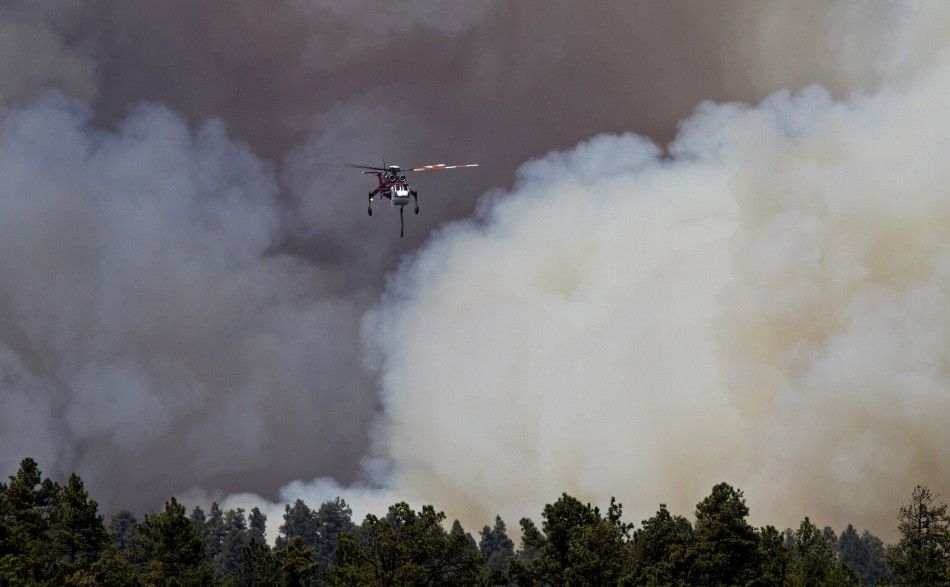 Choppers drop water as Arizona Wallow Fire rages