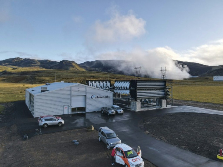 The Icelandic plant enterprise sucks carbon dioxide from the air using technology that mimics, in accelerated format, a natural process that can take hundreds of thousands of years.