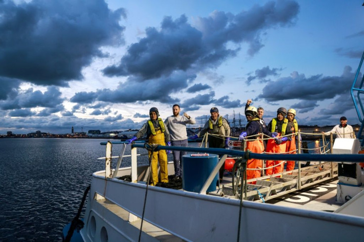 The Cornelis Gert Jan, which is accused of gathering two tons of scallops in French waters without a proper licence, left the port of Le Havre just after 1700 GMT