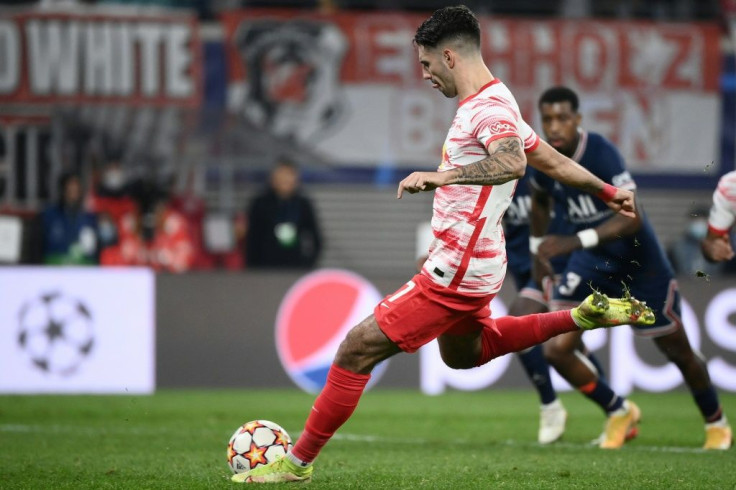 Dominik Szoboszlai scores the late penalty that allowed RB Leipzig to hold PSG