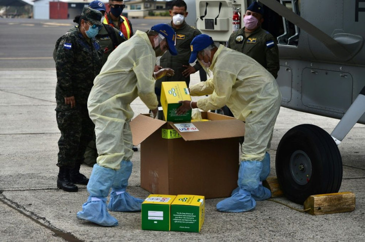 Honduran troops unload Covid-19 tests donated by the United States Agency for International Development and the International Organization for Migration in April 2020