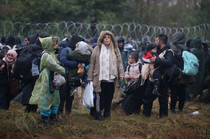 Thousands of migrants gather on the Belarus border with Poland
