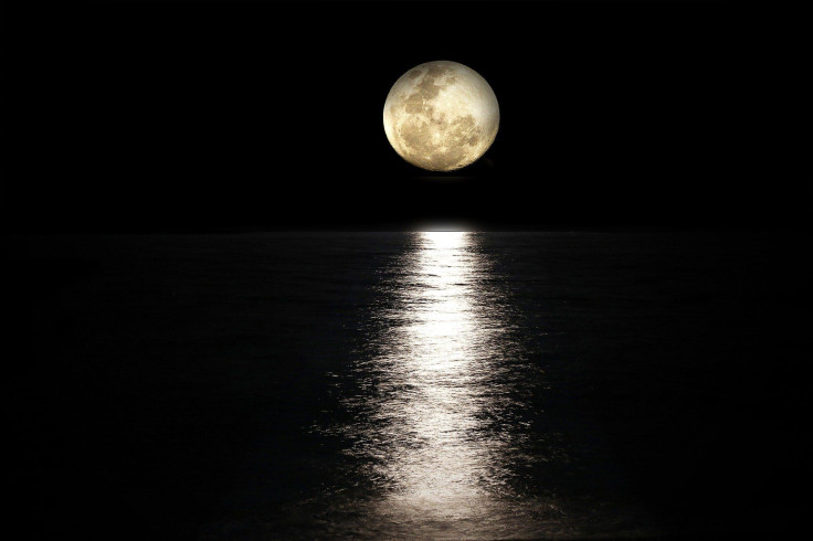 moon-g87b55e9f0_1920