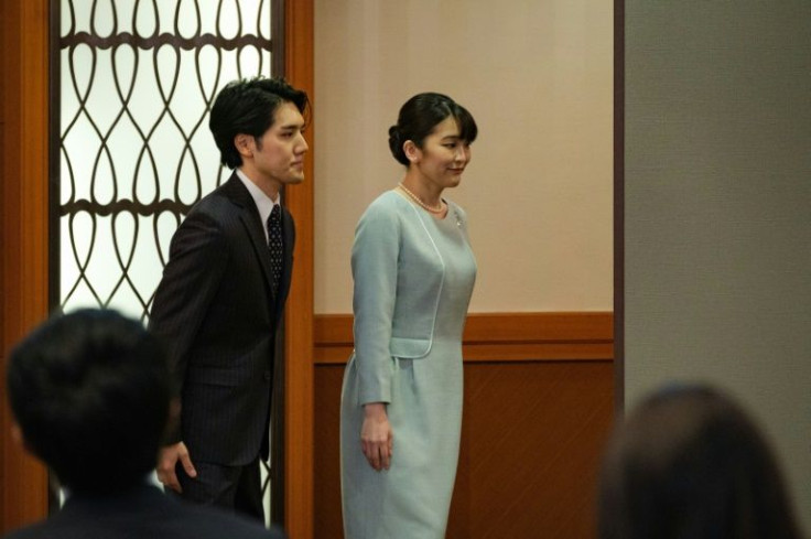 It had long been rumoured that Mako (R) and Kei Komuro would move to the United States
