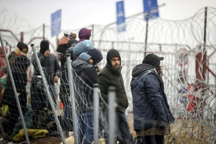 Police say larger numbers of migrants could attempt to cross the border into Poland on Sunday