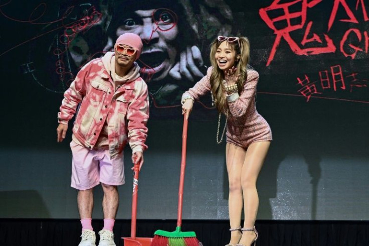 Within days of the track's release, Namewee and Chen's Chinese social media accounts were taken down and their music censored