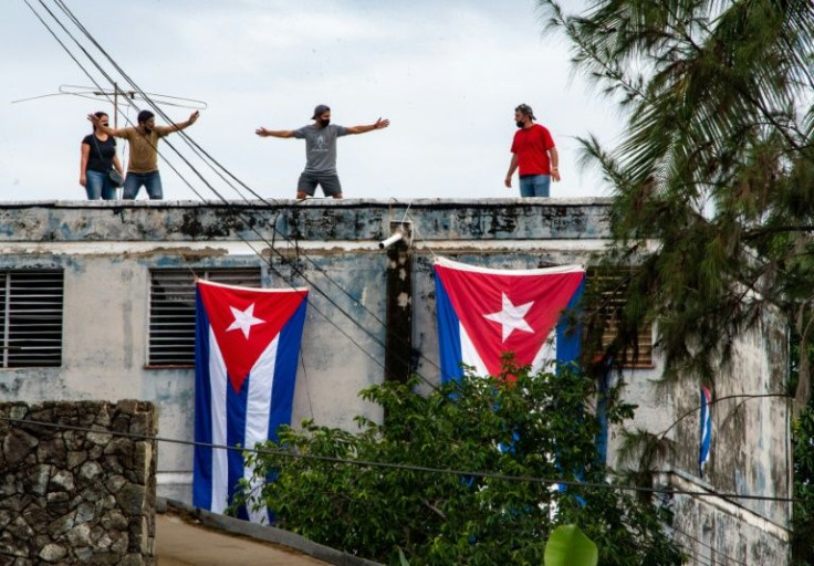 Numerous state agents in civilian clothing stationed themselves on rooftops in Garcia's neighbourhood where they unfurled huge Cuban flags