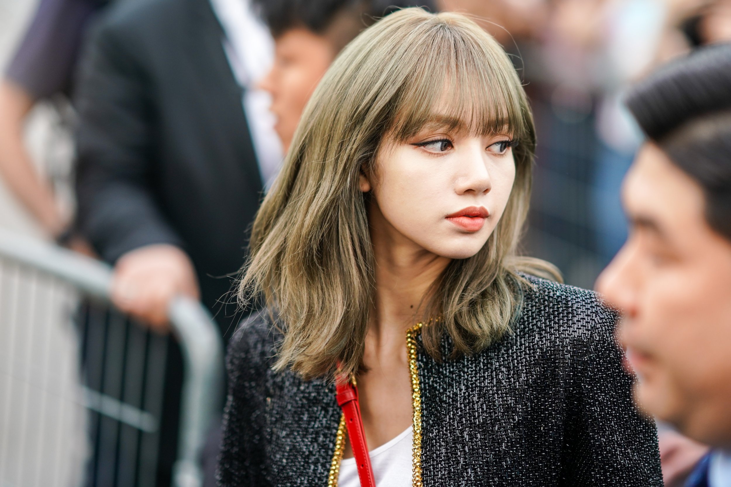 Lisa Then vs. Now: Here's How Blackpink's Rapper Does Her Makeup In ...