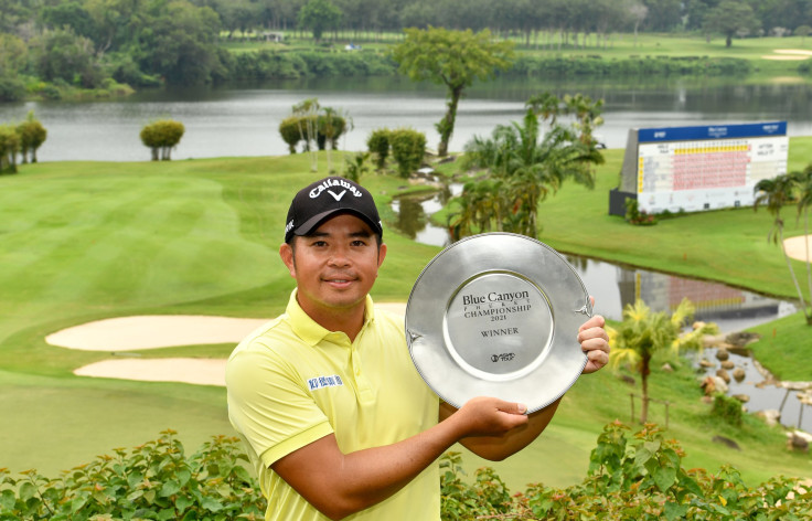 Chan Shih-chang of Chinese Taipei with the Blue Canyon Phukey Championship trophy