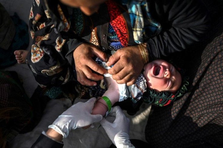 Before mothers leave the clinic, MSF hands them sachets containing peanut butter and vitamins, serving as a complete meal for one child of six months or older