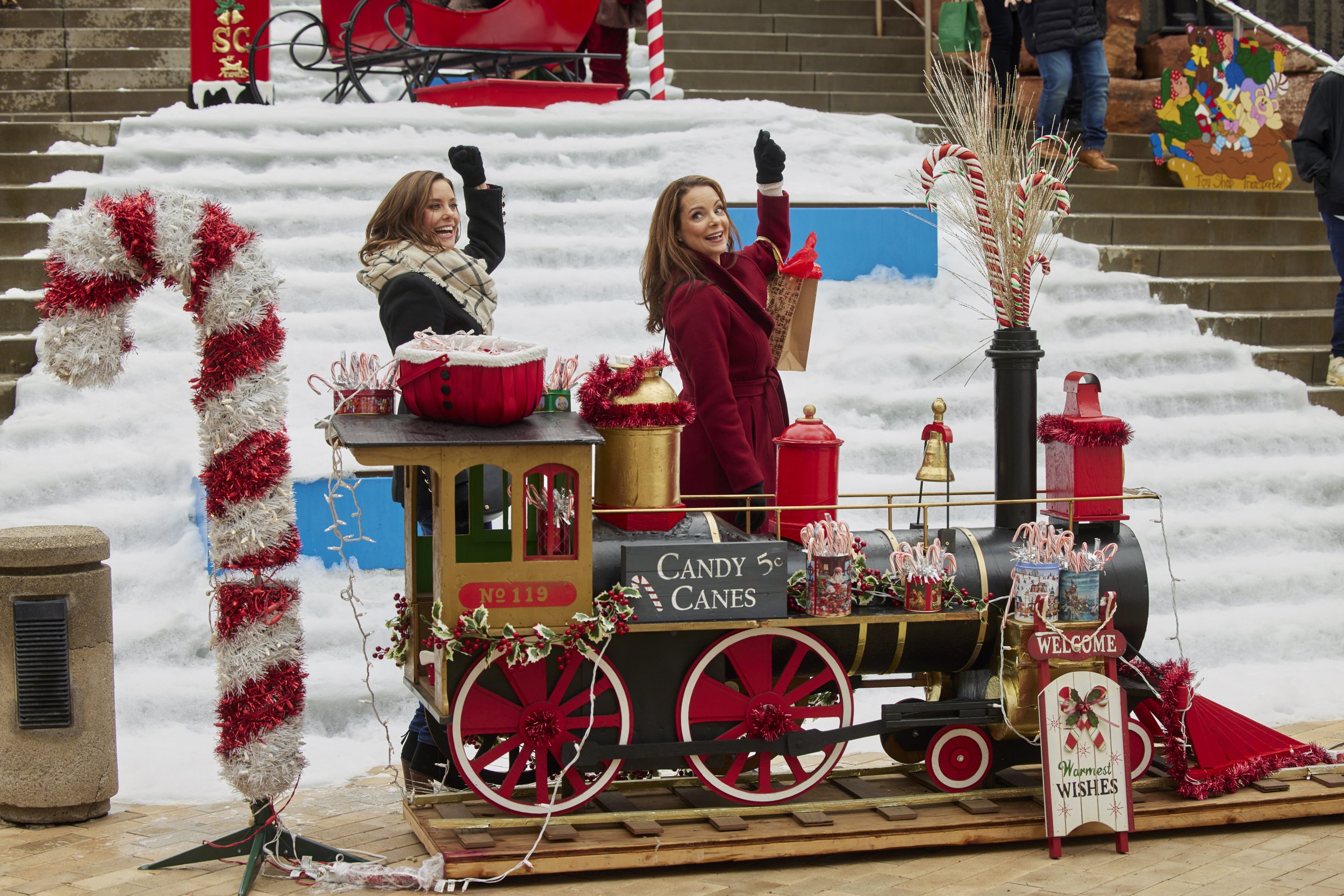 ‘Sister Swap Hometown Holiday’ Hallmark Movie Premiere Cast, Trailer