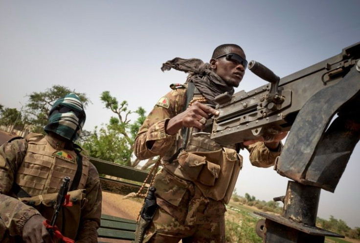 Malian soldiers on patrol between Mopti and Djenne