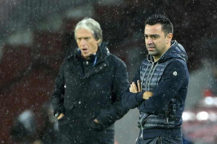 Barcelona coach Xavi (R) and Benfica boss Jorge Jesus (L)