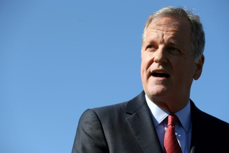 American Airlines CEO Doug Parker plans to step down in March, handing over the top post at the US carrier to longtime deputy Robert Isom