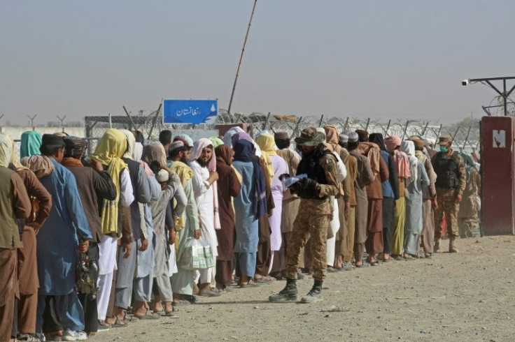 Pakistan's soldiers check the documents of Afghan and Pakistani nationals for crossing into Afghanistan at a Pakistan-Afghanistan border crossing point