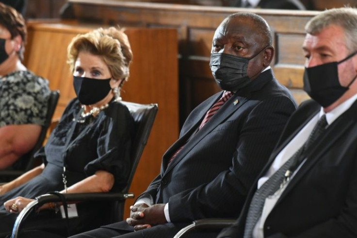 De Klerk's widow Elita Georgiades and South African President Cyril Ramaphosa at the official ceremony