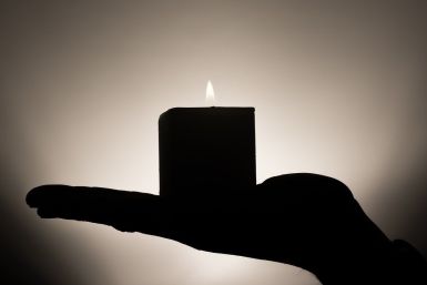 Candle/Hand
