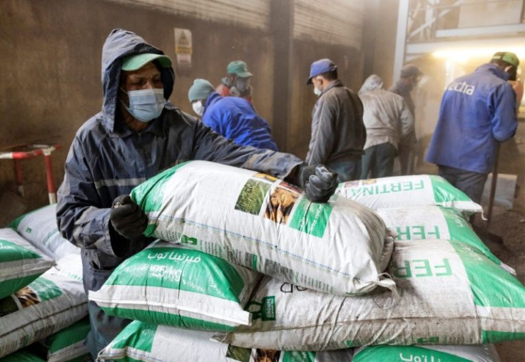 EV's output is sold mainly on the local market to organic farms and large enterprises whose soil has lost nutrients through the over-use of chemical fertilisers