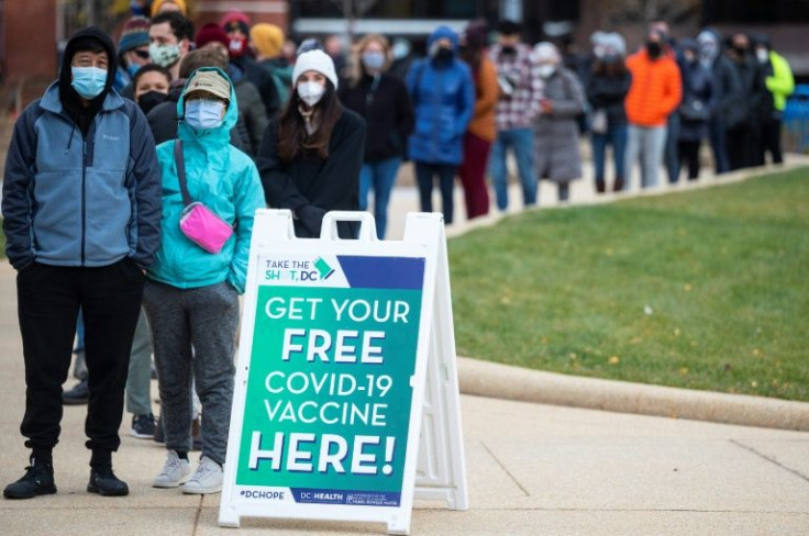 The US is struggling against a surge of coronavirus cases amid the resumption of holiday travel