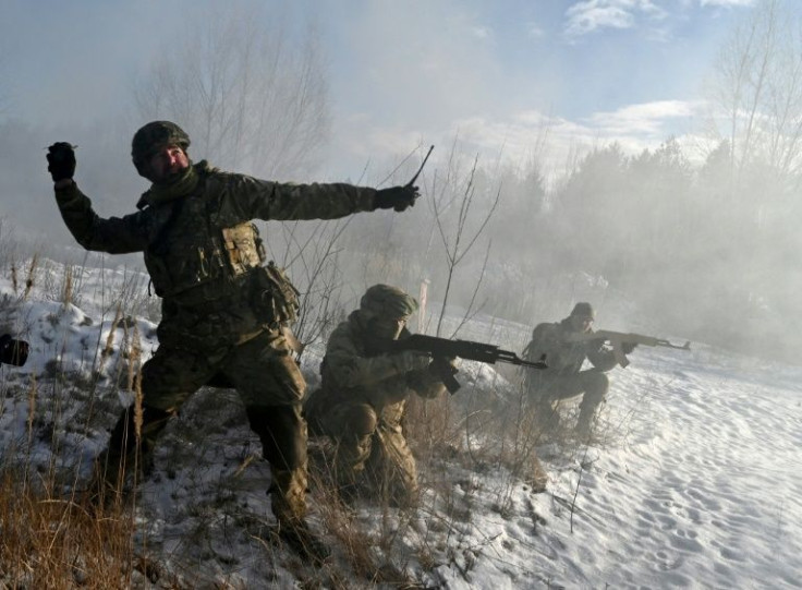 Ukrainian army reservists train amid tensions with Russia