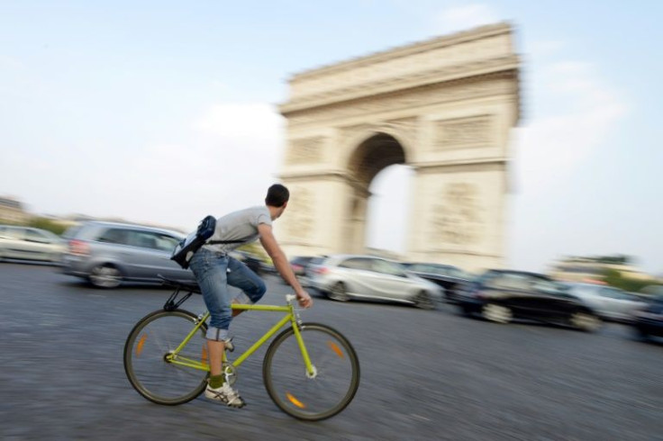 French car advertisements will soon have to include messages such as "Consider carpooling," "For day-to-day use, take public transportation," or "For short trips, opt for walking or cycling"